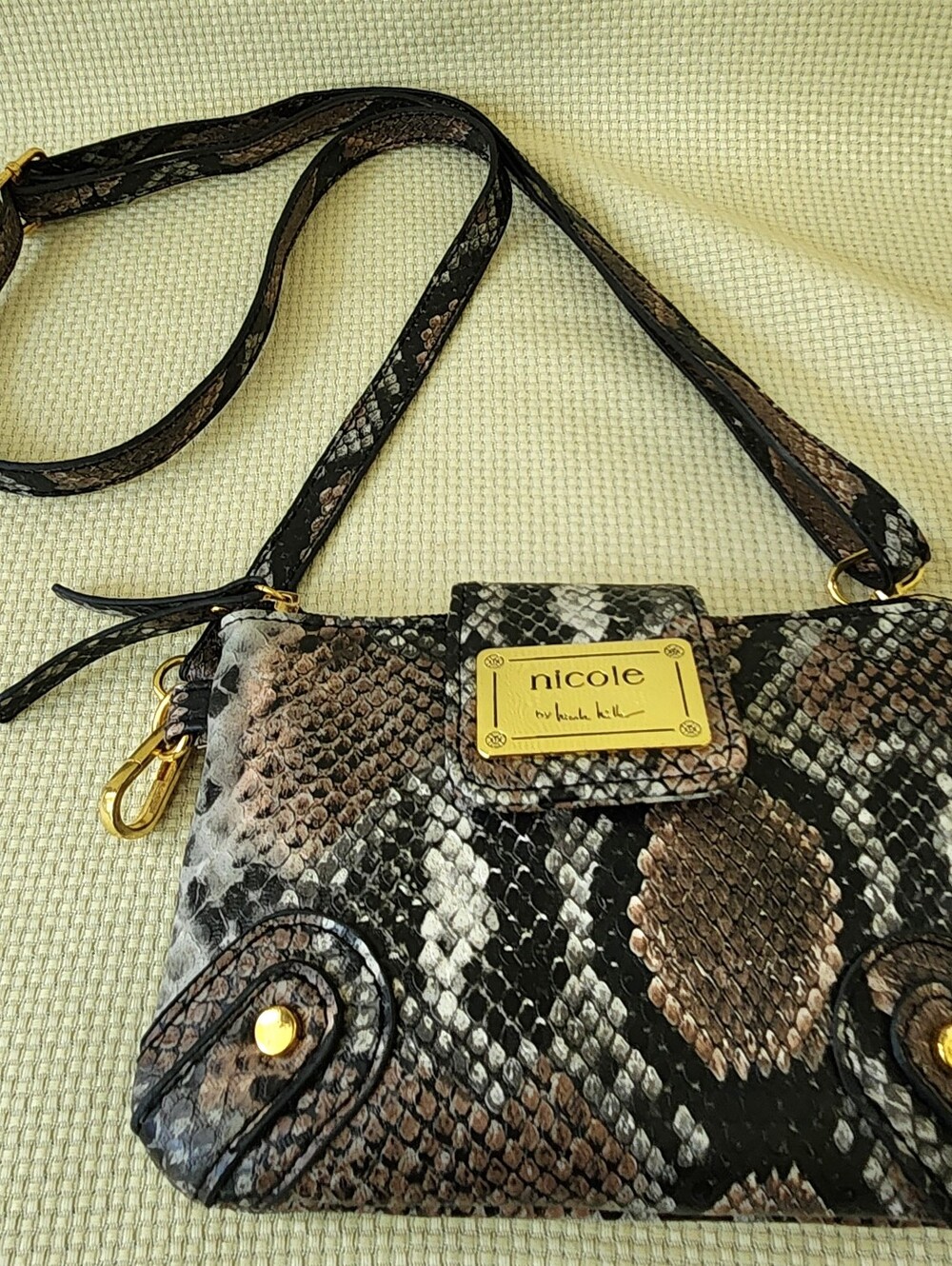 Nicole by Nicole Miller Faux Snakeskin Python Mini Crossbody Wallet Purse Bag - Picture 5 of 16